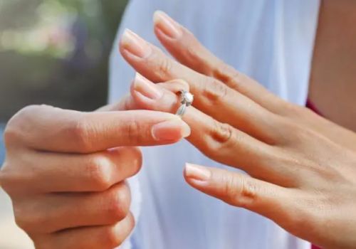 西安侦探：女方给男方贷款离婚怎么判